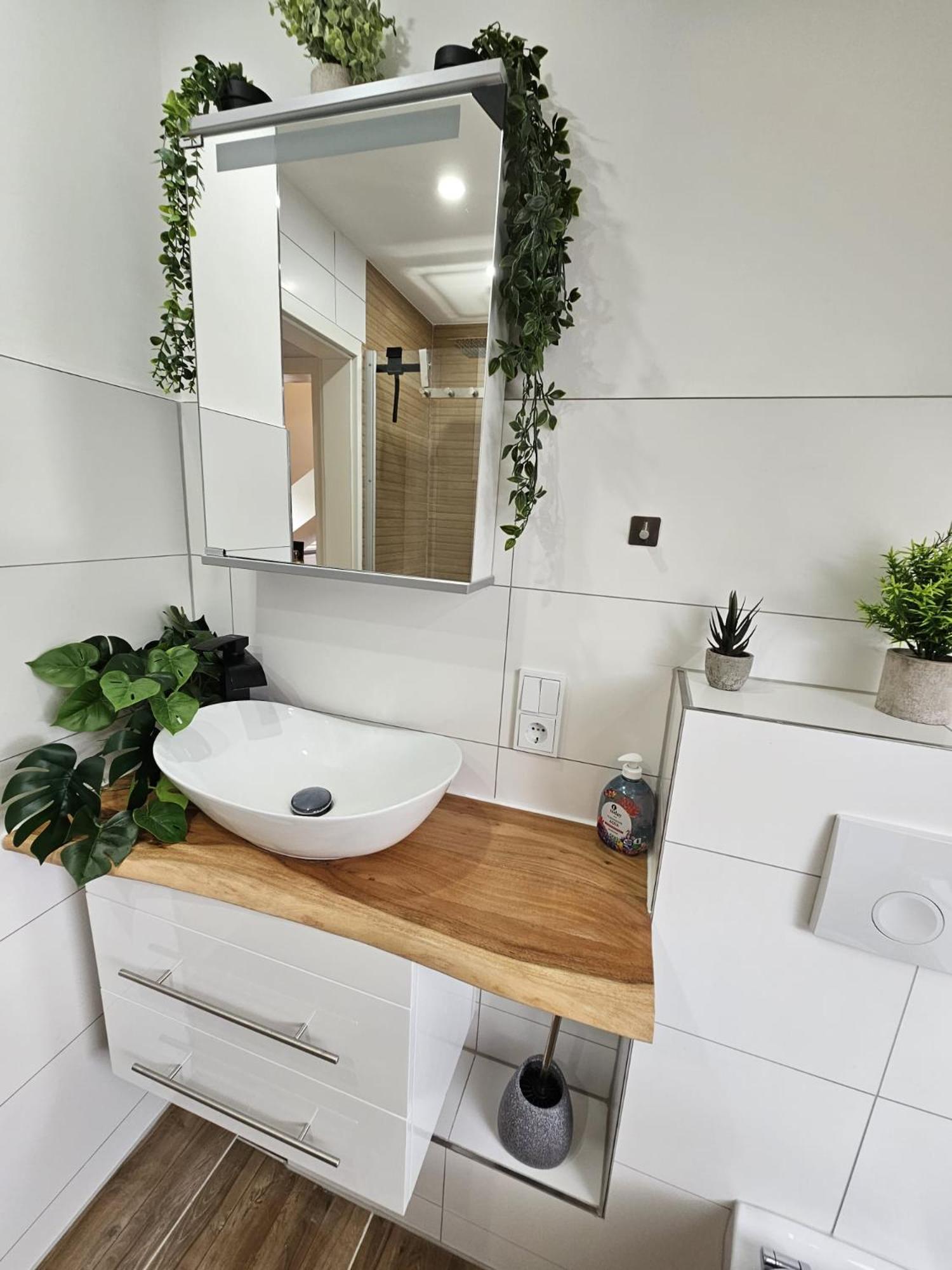 Tautraum Suite Mit Whirlpool Und Gruenem Ausblick Wilhelmshaven Zewnętrze zdjęcie