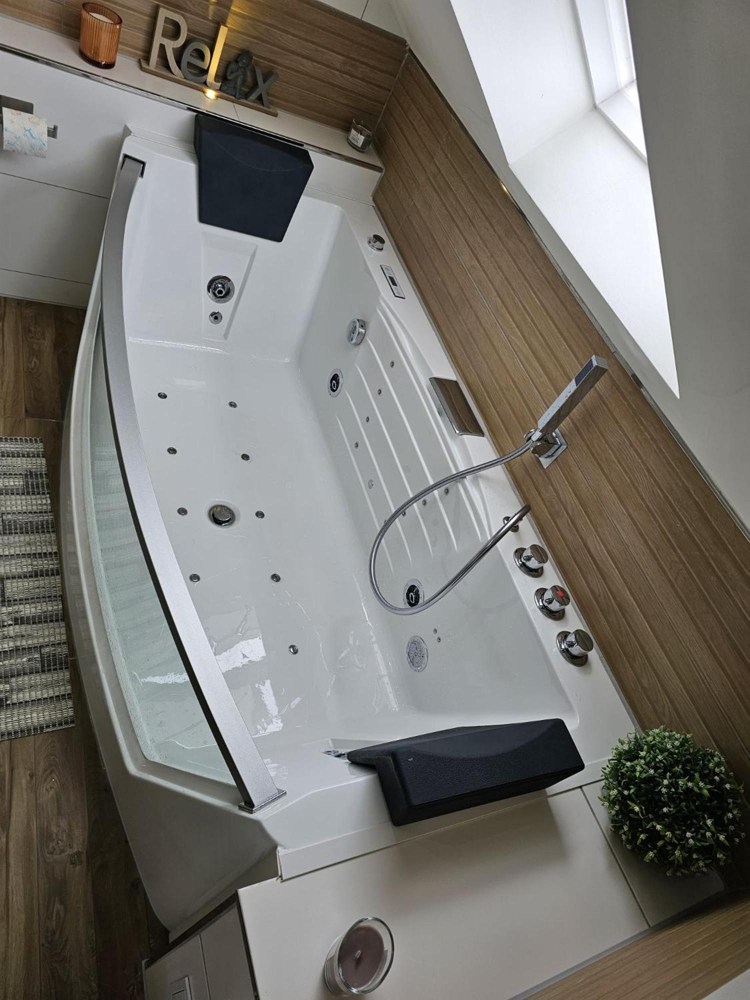 Tautraum Suite Mit Whirlpool Und Gruenem Ausblick Wilhelmshaven Zewnętrze zdjęcie